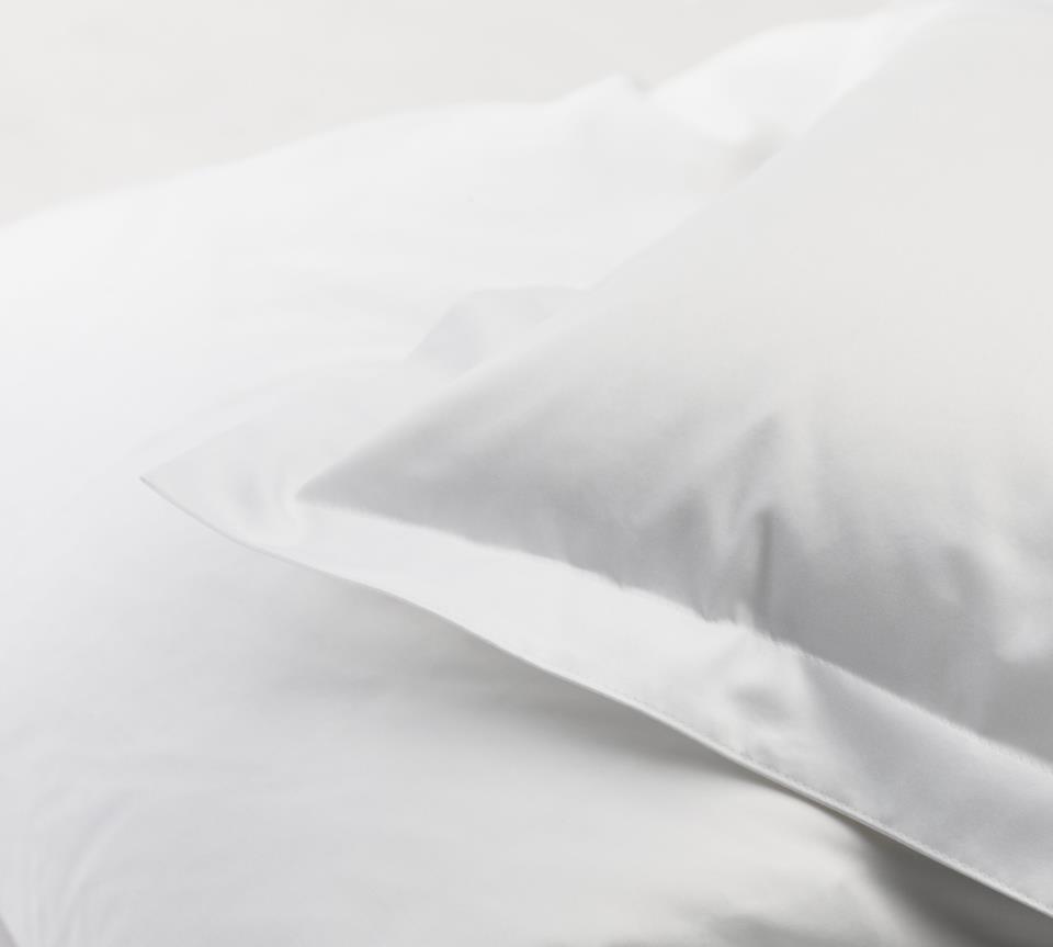 DUX sängkläder satin enfärgade vita