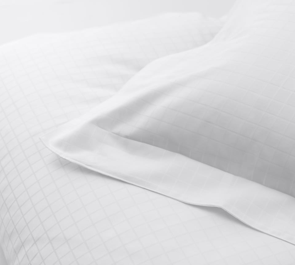 DUX sängkläder superior satin rutiga vita